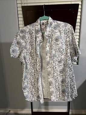 Casual White Short-Sleeve Button-Down Shirt with Blue Floral Print